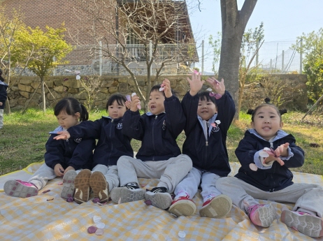 꽃잎이 흩날려요~ 
